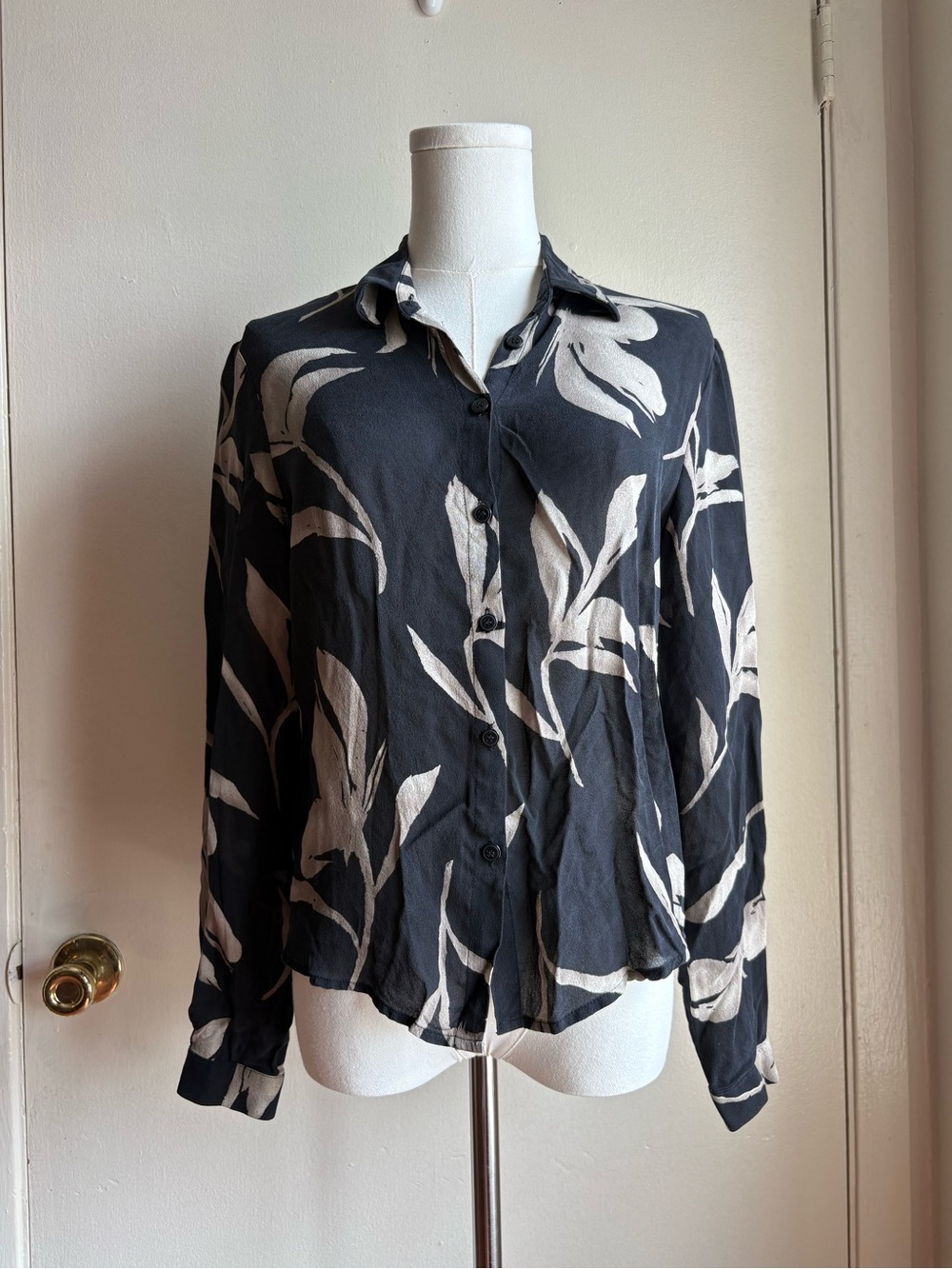 jones new york 90s floral silk button front long sleeve